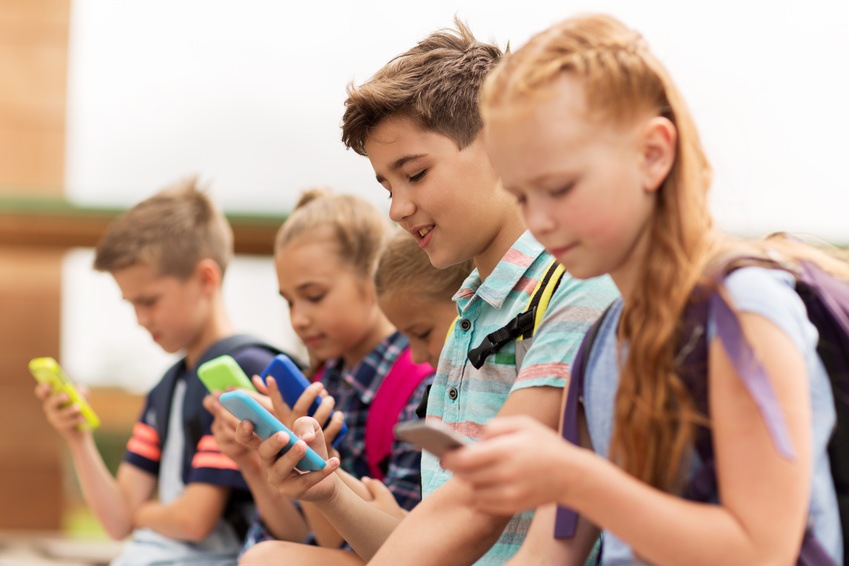 Smartphones und neue Medien sind bereits wichtiger Bestandteil im Leben von Kinder und Jugendlichen
