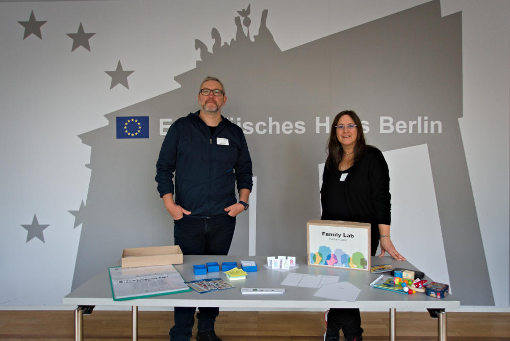 Daniel und Inga bei der Vorstellung der Playbox im Europäischen Haus Berlin